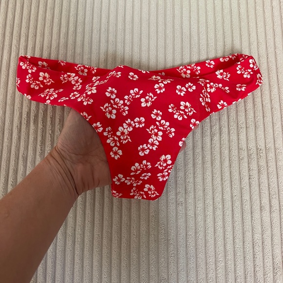 Kulani Kinis Red & Aloha Punch White Floral Bikini Matching Set - Picture 12 of 13